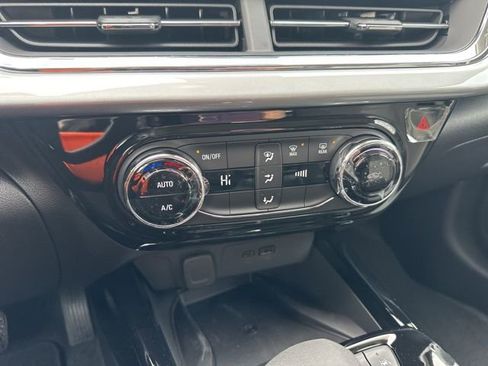 New 2026 Chevrolet Trax LT w/ Sunroof Package image 19