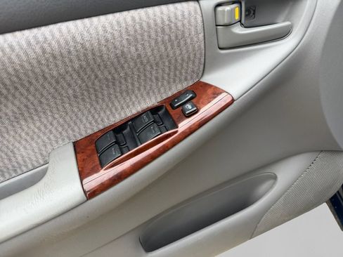 Used 2005 Toyota Corolla LE w/ Audio Value Pkg FWD image 18