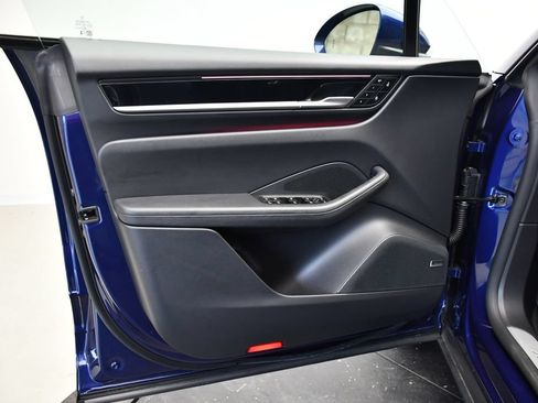 Certified 2025 Porsche Macan 4S Electric AWD/4WD image 39