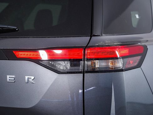 New 2025 Nissan Pathfinder S image 9