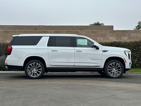 New 2026 GMC Yukon XL Denali w/ Sun & Power Step Package AWD/4WD image 3