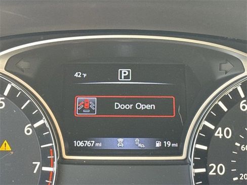 Used 2020 Nissan Pathfinder SL image 16