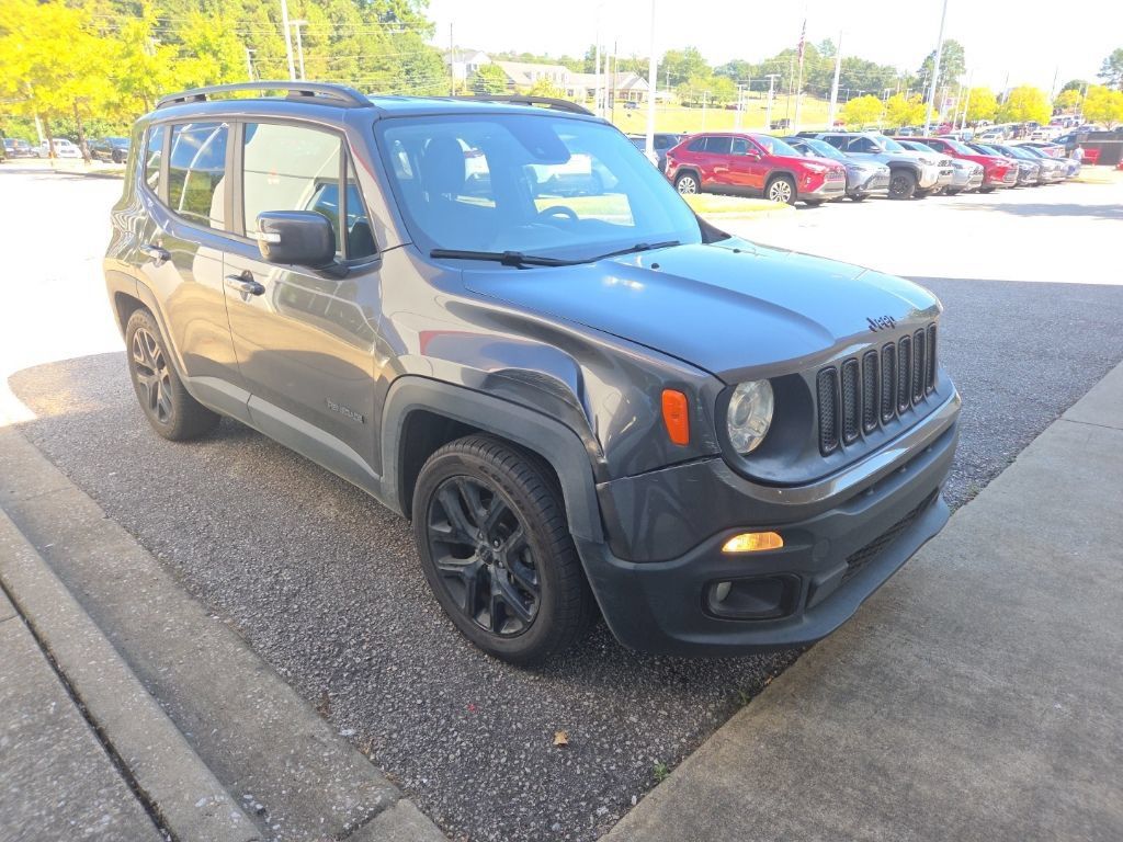 Used 2018 Jeep Renegade Altitude w/ Advanced Technology Group FWD image 4