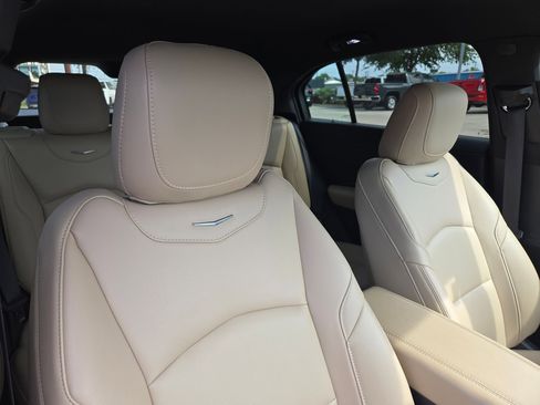 Used 2024 Cadillac XT4 Luxury w/ Cold Weather Package FWD image 30