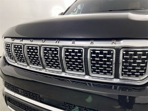 Used 2022 Jeep Grand Wagoneer Series III w/ Flexible Seating Group image 32