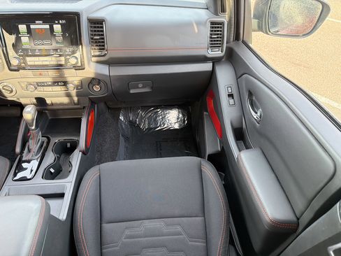 Used 2022 Nissan Frontier PRO-4X w/ Technology Package image 17