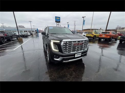Certified 2025 GMC Yukon XL Denali image 3