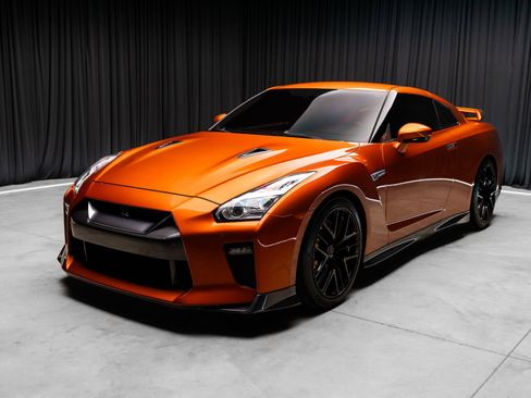Used 2018 Nissan GT-R Premium image 20
