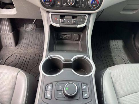 Used 2022 GMC Terrain SLT w/ LPO, Floor Liner Package FWD image 30