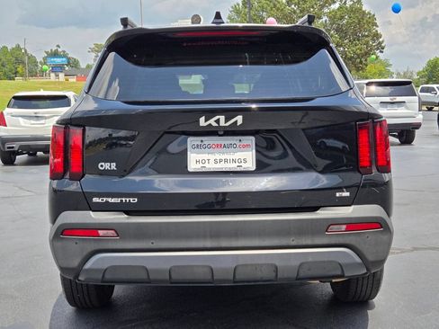 Used 2023 Kia Sorento S w/ Panoramic Sunroof Package AWD/4WD image 4