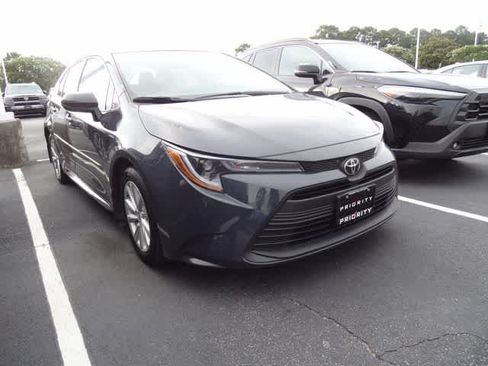 Used 2025 Toyota Corolla LE w/ LE Premium Package FWD image 3