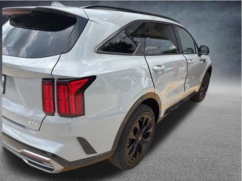 Used 2023 Kia Sorento SX AWD/4WD image 10