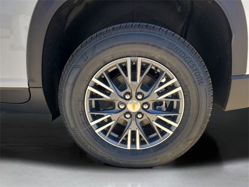 New 2026 Chevrolet Traverse LT image 13