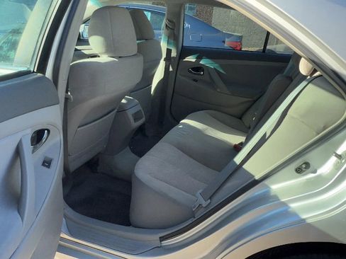 Used 2011 Toyota Camry LE image 27