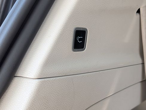Used 2024 Chrysler Pacifica Limited FWD image 14