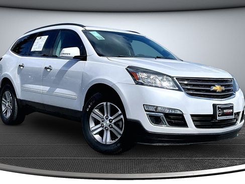 Used 2016 Chevrolet Traverse LT image 1