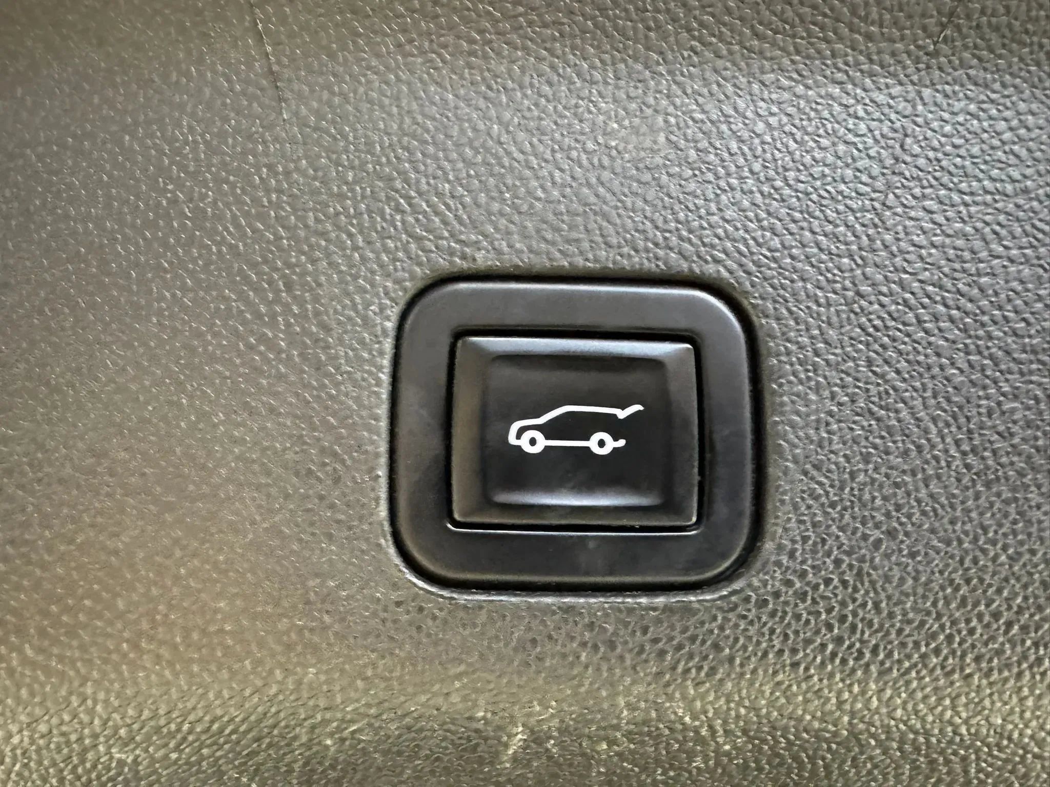 Used 2022 Chevrolet Suburban Z71 w/ Luxury Package AWD/4WD image 27