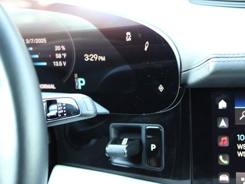 Used 2023 Porsche Taycan image 28