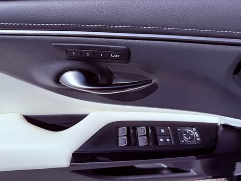 Used 2023 Lexus ES 350 F Sport w/ Accessory Package (Z2) FWD image 17
