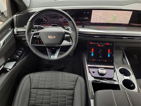 Used 2025 Cadillac Escalade ESV V image 10
