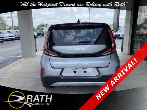 Used 2025 Kia Soul LX FWD image 7
