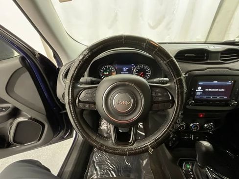 Used 2017 Jeep Renegade Altitude AWD/4WD image 11