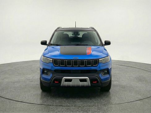 Used 2025 Jeep Compass Trailhawk AWD/4WD image 2
