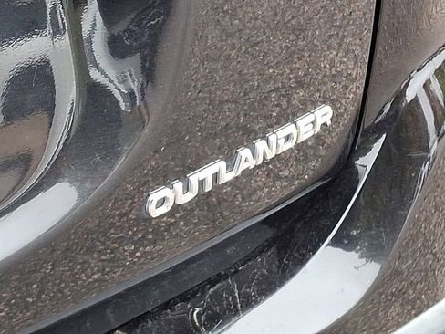 Used 2016 Mitsubishi Outlander ES image 38