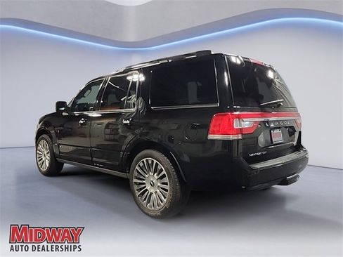 Used 2016 Lincoln Navigator Reserve image 3