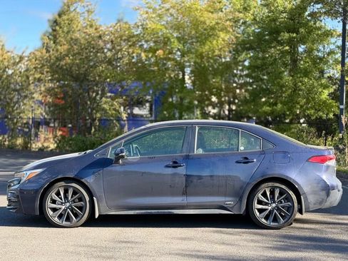 Used 2025 Toyota Corolla SE w/ SE Premium Package AWD/4WD image 2