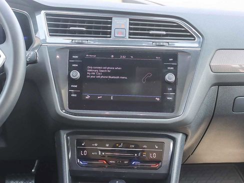 Used 2022 Volkswagen Tiguan SE image 11