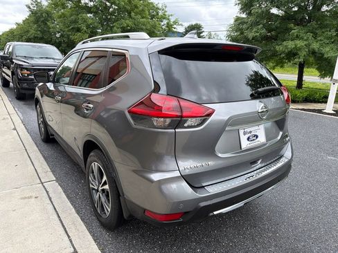 Used 2019 Nissan Rogue SV w/ Sun & Sound Touring Package AWD/4WD image 5