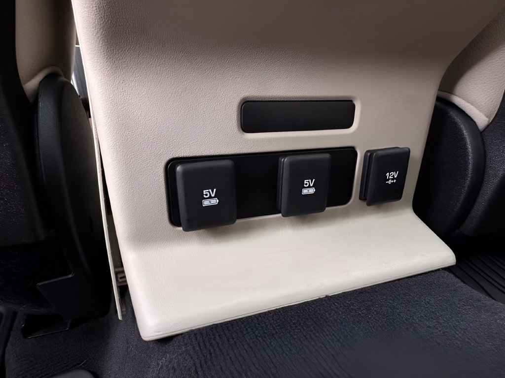 Used 2019 Land Rover Range Rover Velar S AWD/4WD image 21