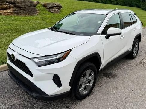 Used 2025 Toyota RAV4 XLE AWD/4WD image 2