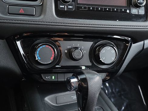 Used 2017 Honda HR-V LX image 19