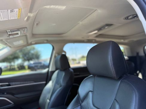 Used 2024 Kia Telluride SX FWD image 8