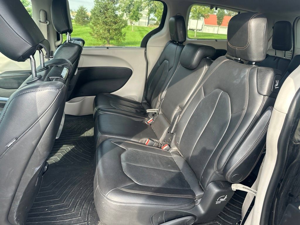 Used 2017 Chrysler Pacifica Touring-L Plus w/ Advanced Safetytec Group FWD image 13
