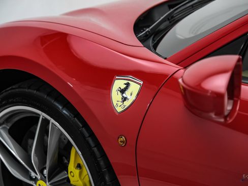 Used 2017 Ferrari 488 GTB RWD image 38