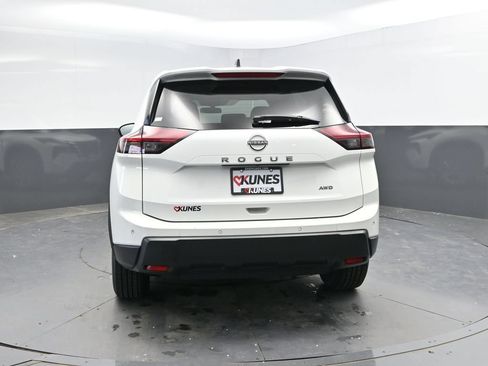 Used 2024 Nissan Rogue S AWD/4WD image 8