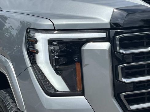 Used 2024 GMC Sierra 2500 AT4 w/ Technology Package AWD/4WD image 9