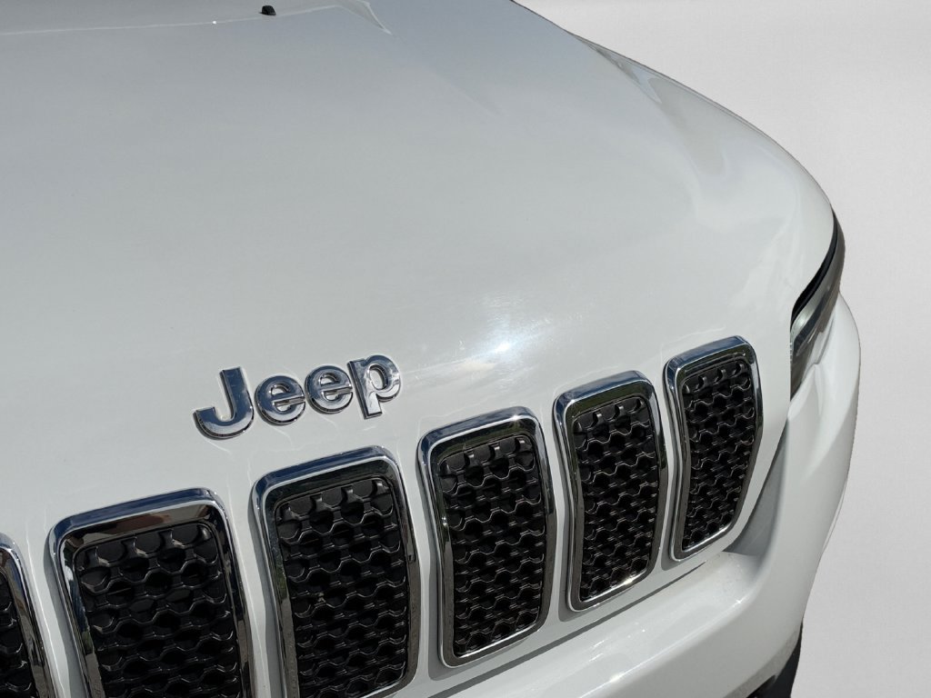 Certified 2019 Jeep Cherokee Latitude Plus w/ Cold Weather Group AWD/4WD image 32