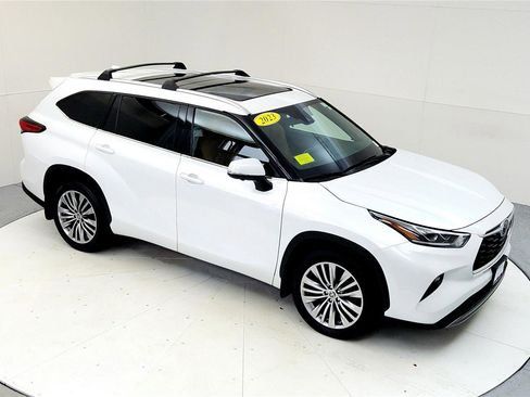 Used 2023 Toyota Highlander Platinum image 19