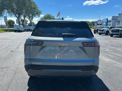 Used 2026 Chevrolet Equinox LT FWD image 6