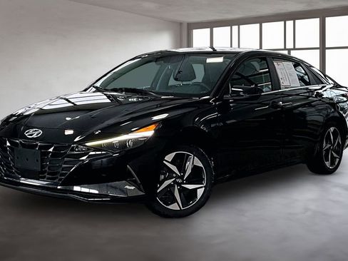 Used 2023 Hyundai Elantra Limited image 2