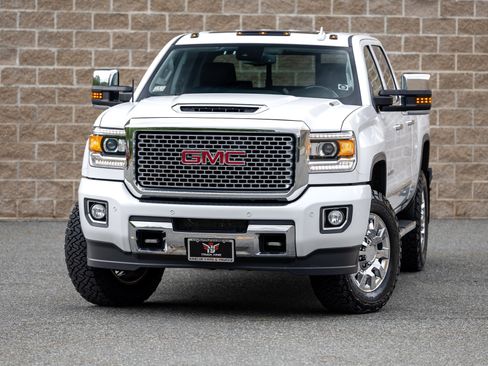 Used 2017 GMC Sierra 2500 Denali w/ Duramax Plus Package AWD/4WD image 2