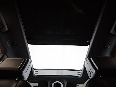 Certified 2026 Porsche Macan S AWD/4WD image 30