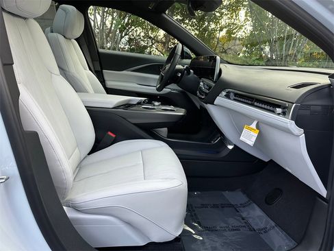 New 2026 Cadillac Lyriq Sport image 10