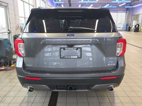 Used 2022 Ford Explorer XLT w/ Equipment Group 202A image 9