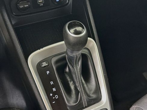 Used 2020 Hyundai Venue SEL FWD image 24