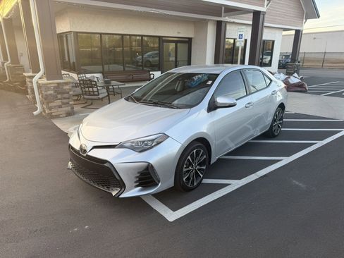 Used 2018 Toyota Corolla SE image 2